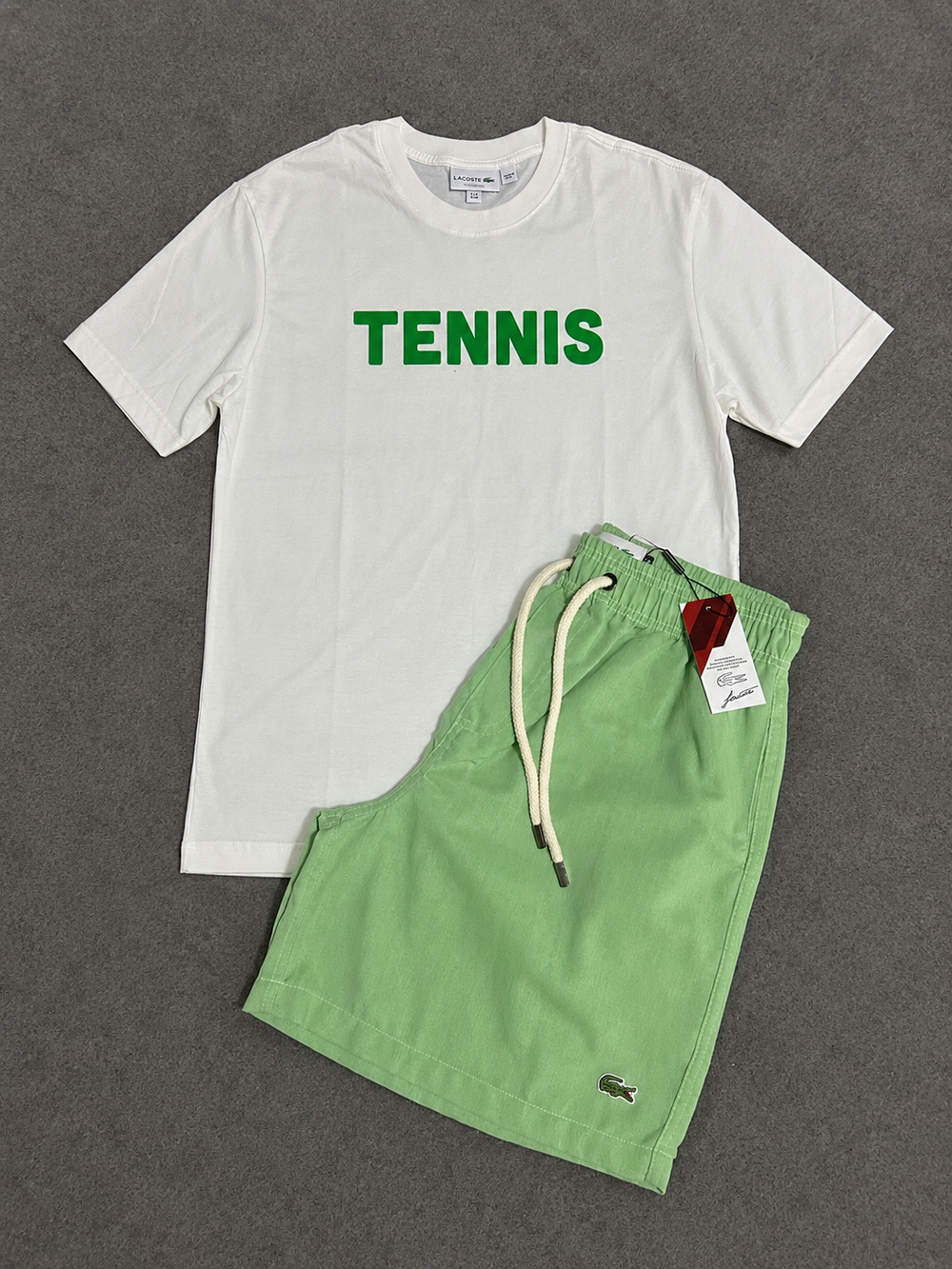 LACOSTE TÊNIS BRANCA + BERMUDA DE LINHO VERDE CLARO